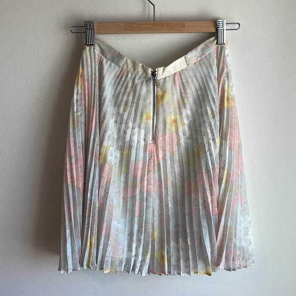 Alice + Olivia Pleated Chiffon Floral Watercolor Skirt - Picture 5 of 8